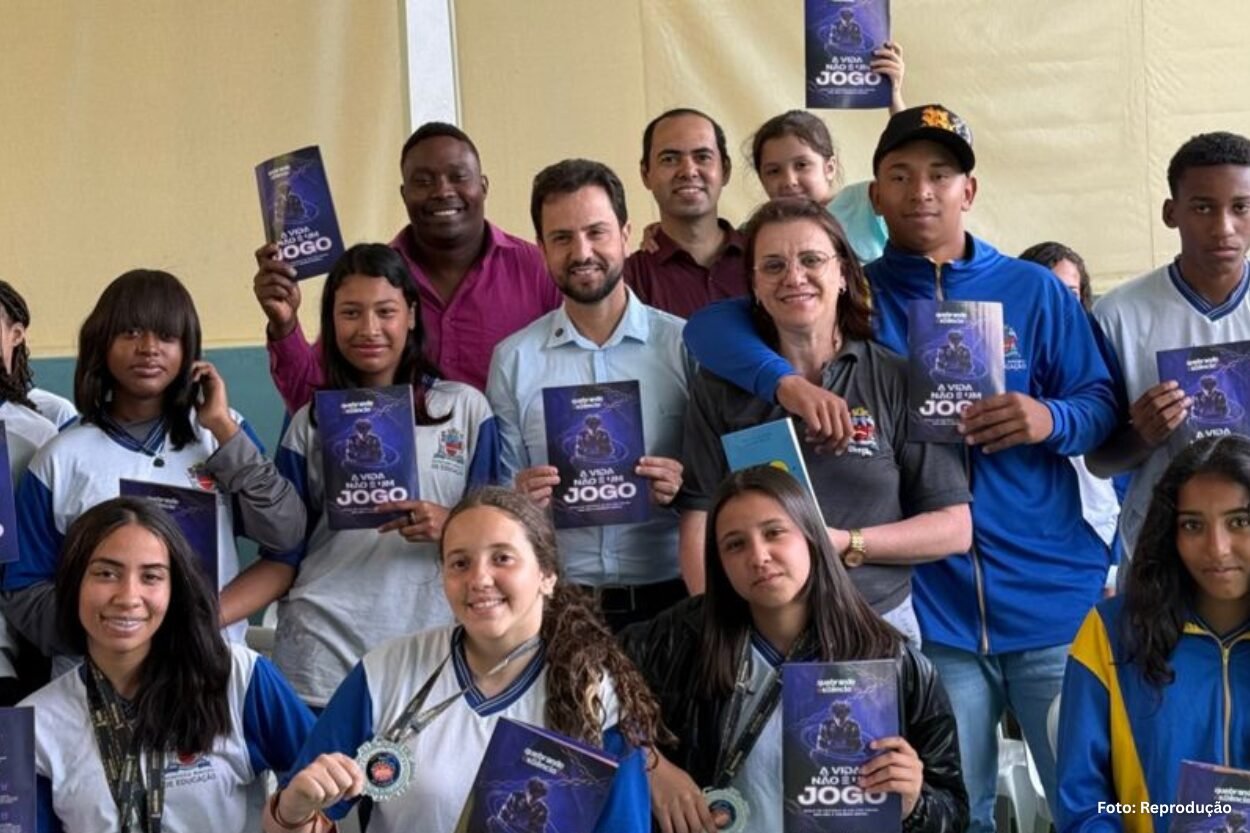 Mariana recebe projeto "Quebrando o Silêncio" contra violência digital