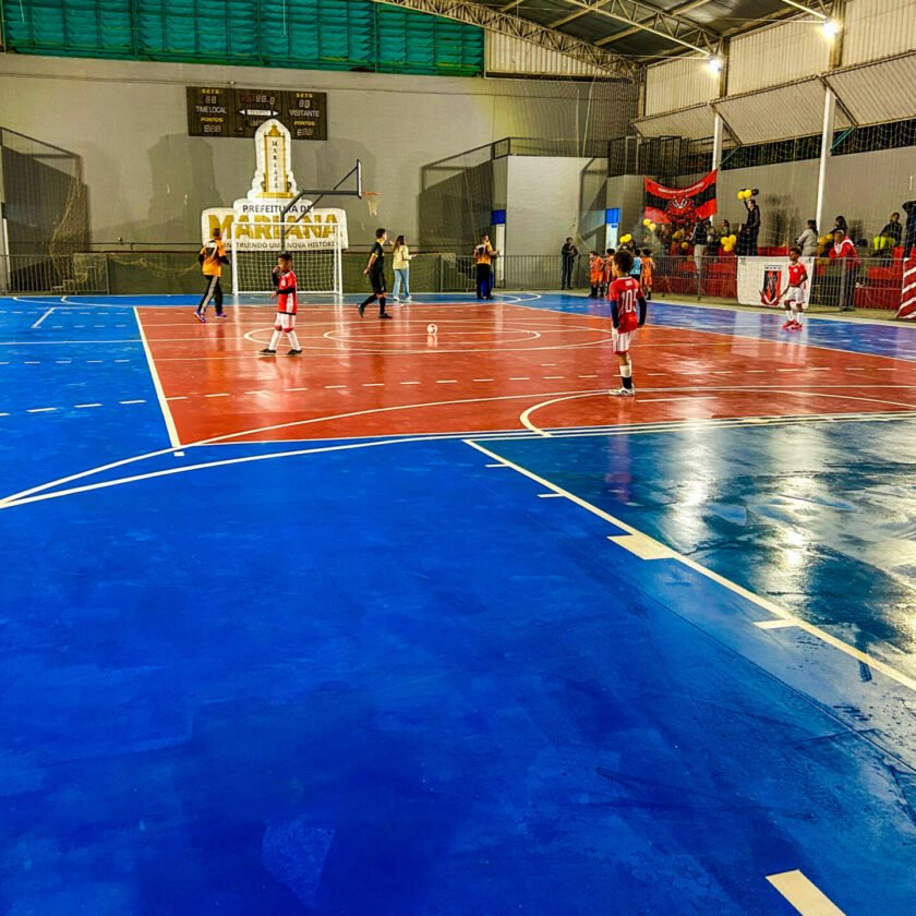 Prefeitura entrega quadra reformada em Passagem de Mariana