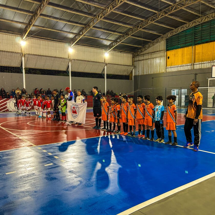 Prefeitura entrega quadra reformada em Passagem de Mariana