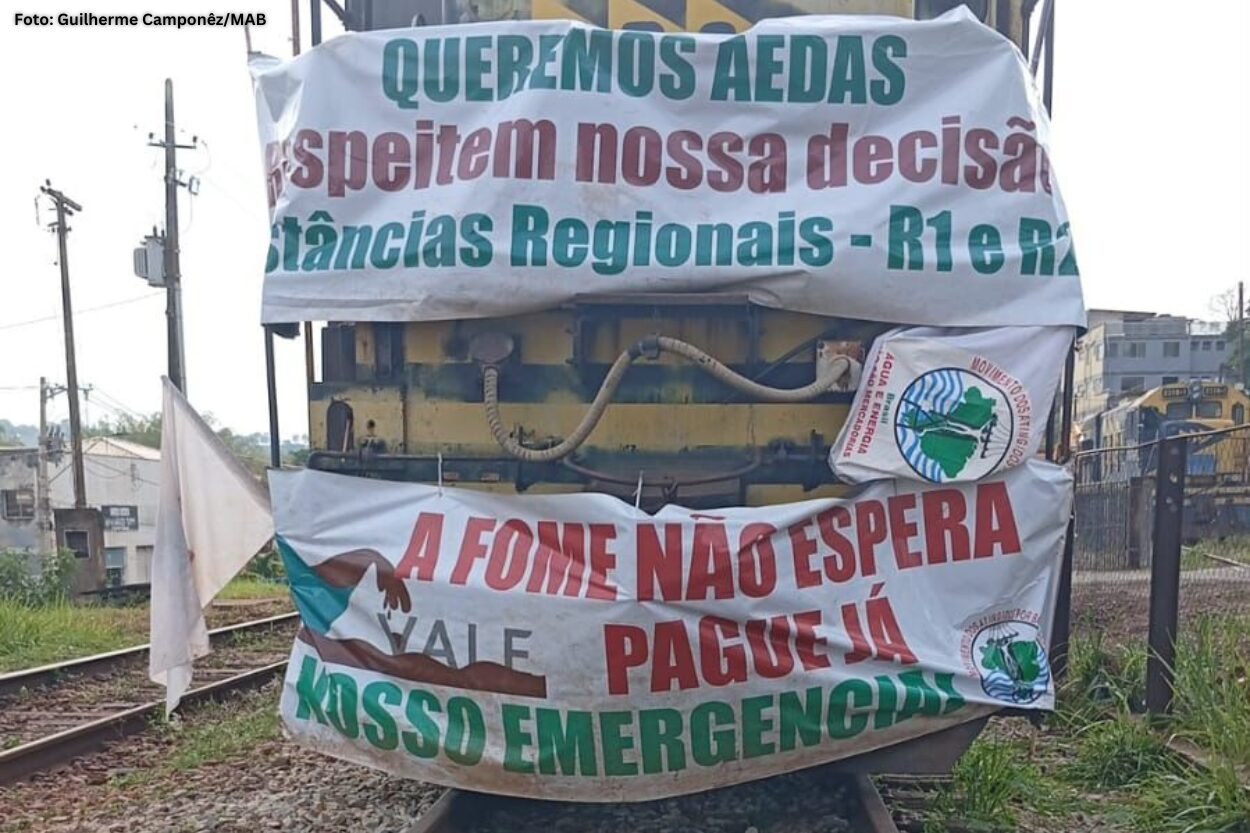 Atingidos bloqueiam ferrovia em Brumadinho e Mário Campos por reparações da Vale