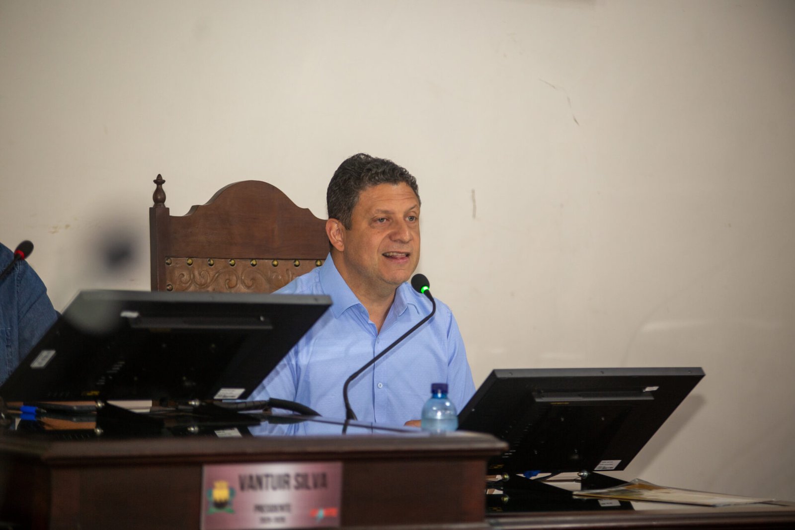 Vereador cobra melhoria da iluminação em quadras de Ouro Preto