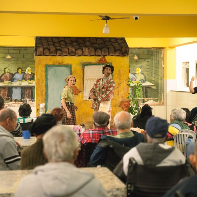 Espetáculo “Ô de Casa” emociona público da terceira idade em Minas Gerais e segue circulação por João Monlevade e Paraopeba