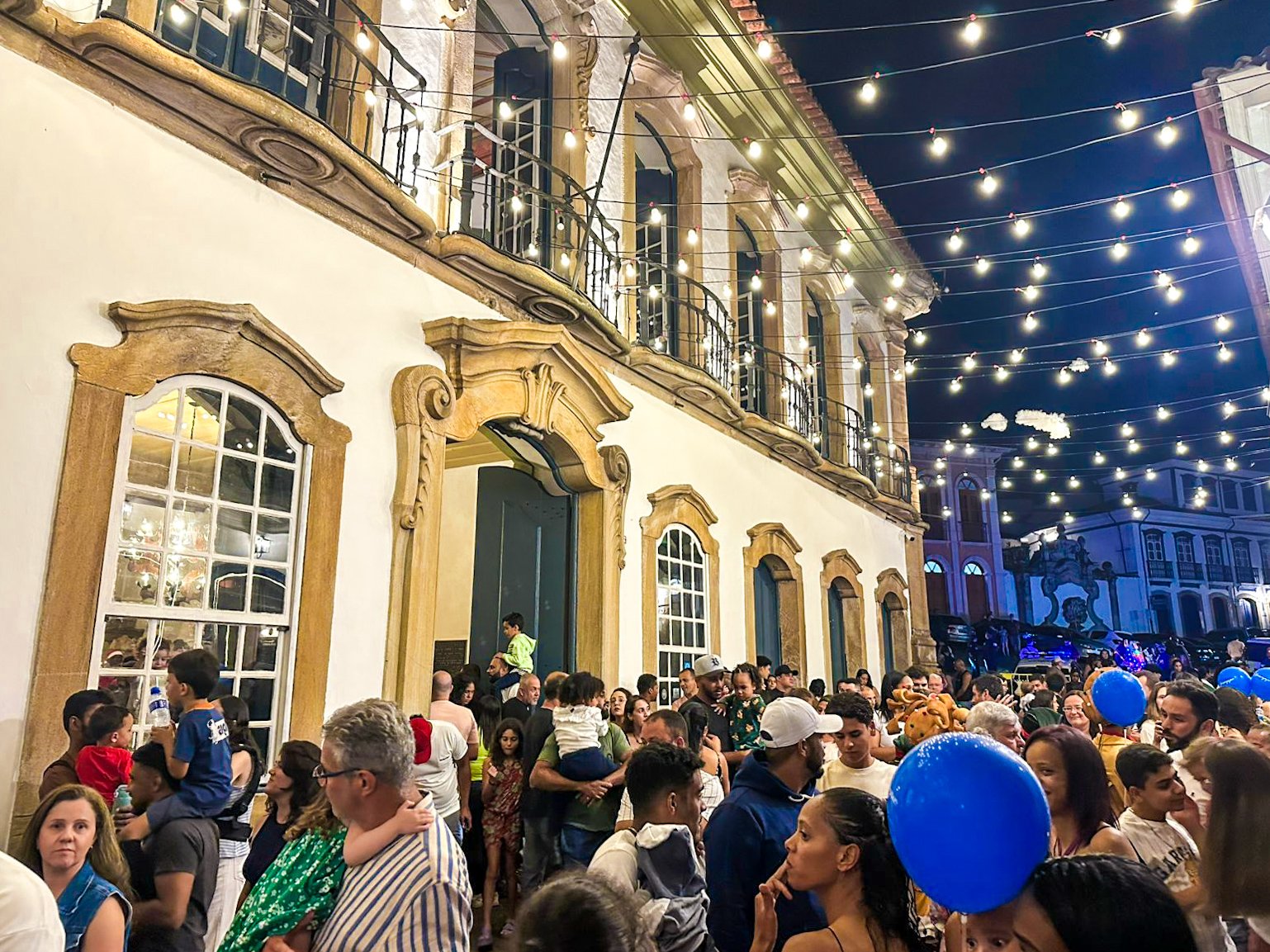Natal dos Contos abre temporada natalina em Ouro Preto