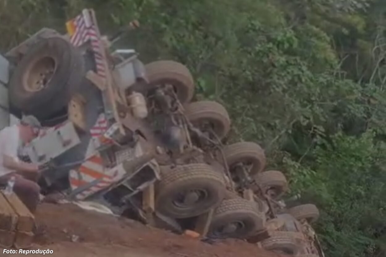 Remoção do guindaste falha e MG-129 terá nova interdição nesta quarta