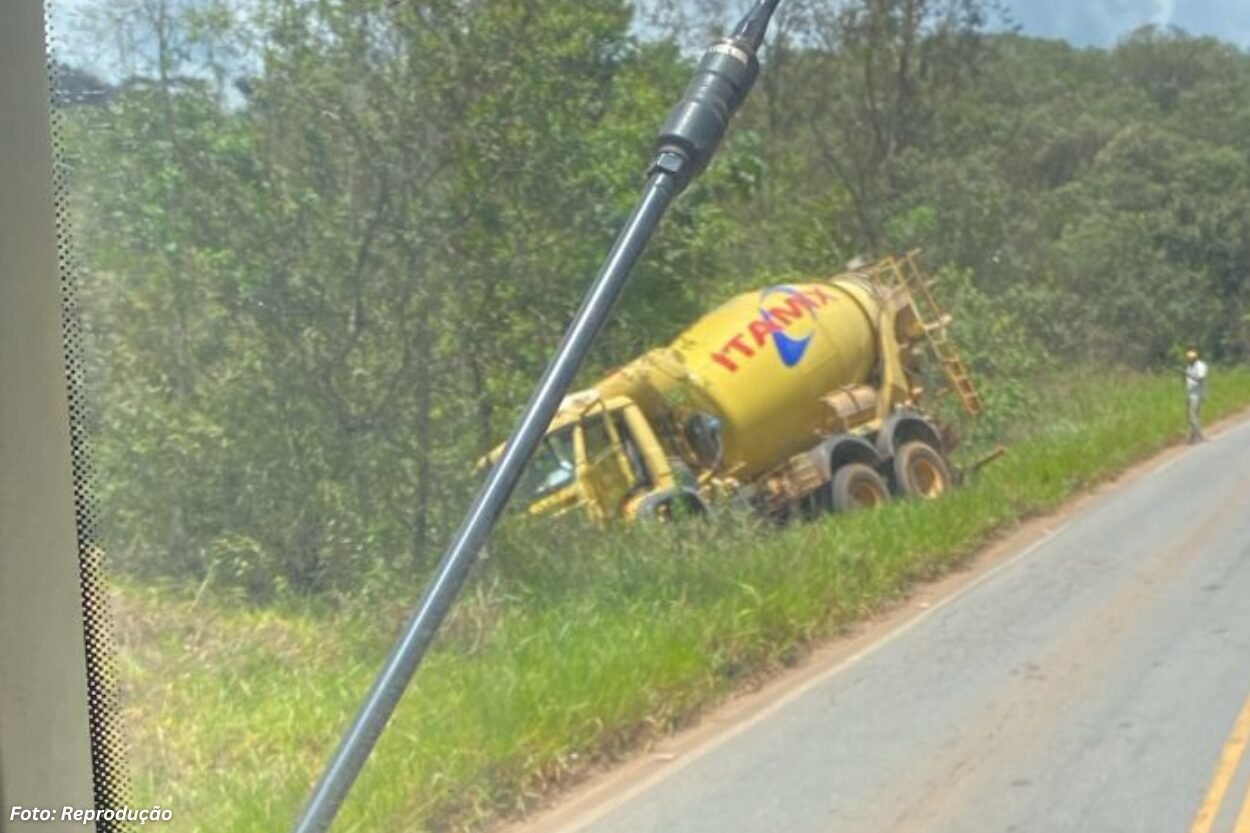 Caminhão betoneira perde freio na MG-129, no mesmo local de acidente recente