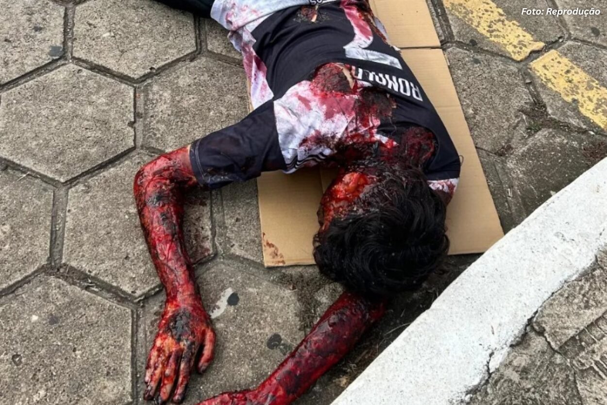 Ouro-pretana faz maquiagem para simulado de acidente de avião em BH