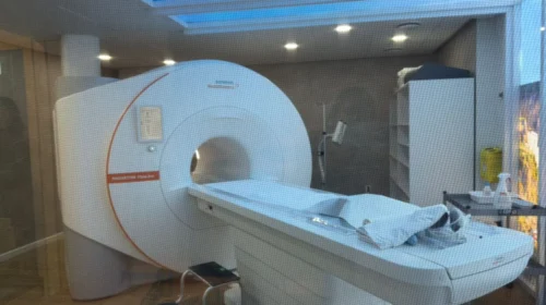 Mariana realiza primeira ressonância magnética pelo SUS