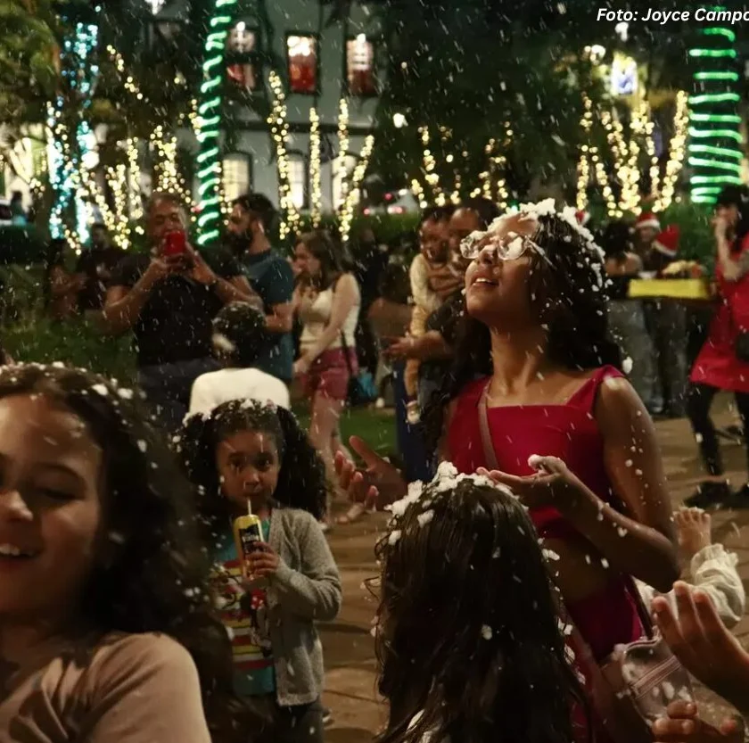 Cortejo abre programação do Natal de Luz e inicia celebrações em Mariana