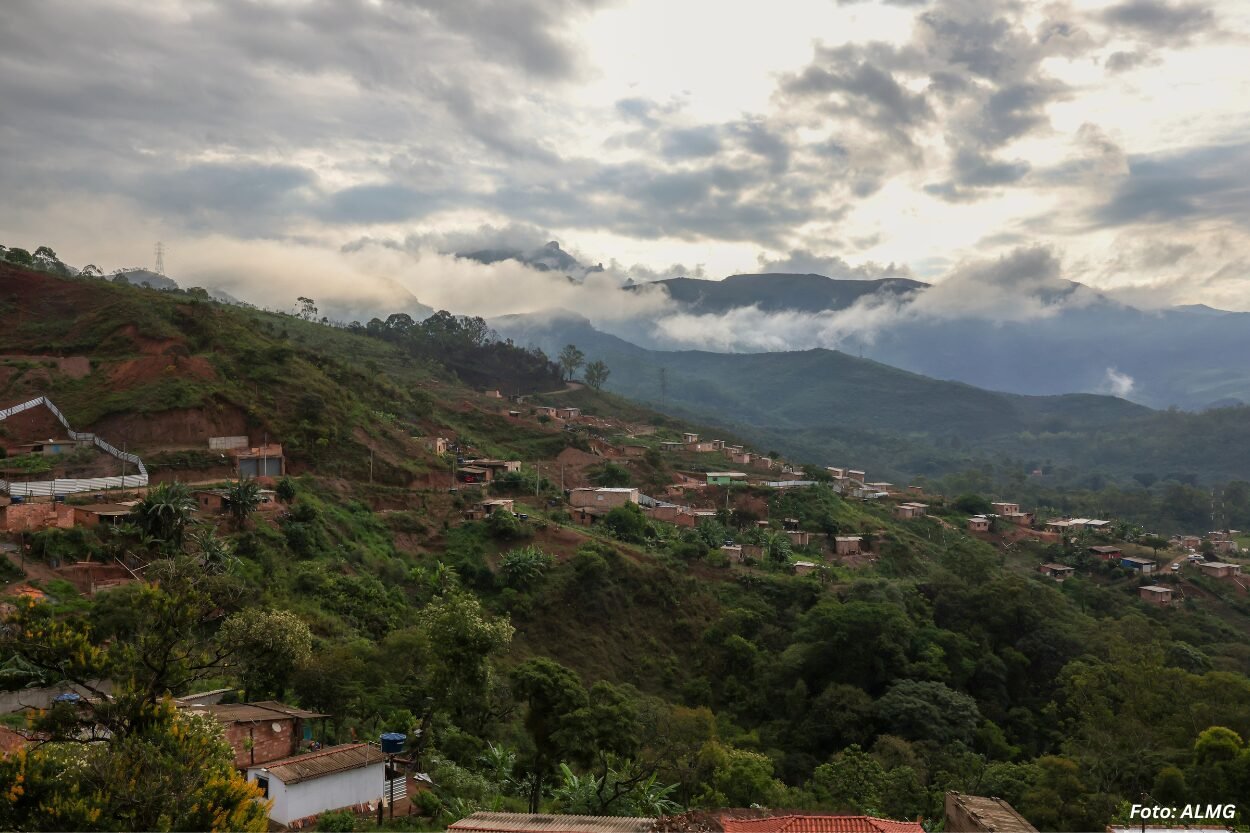 Ocupações irregulares avançam e expõem crise habitacional em Mariana