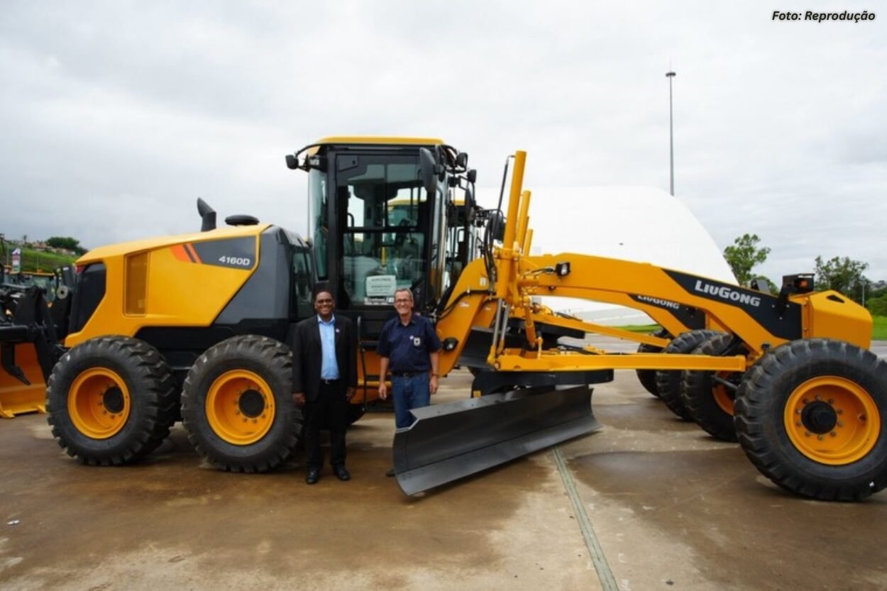 Ouro Preto recebe máquinas para reforçar infraestrutura rural