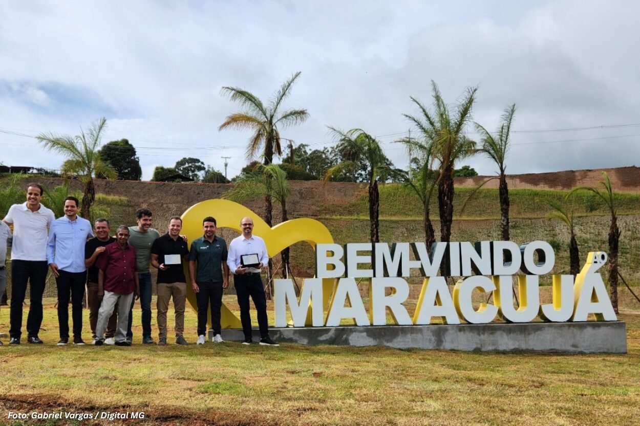 Vice-governador vistoria entrega de obra de acesso à BR-356, em Ouro Preto