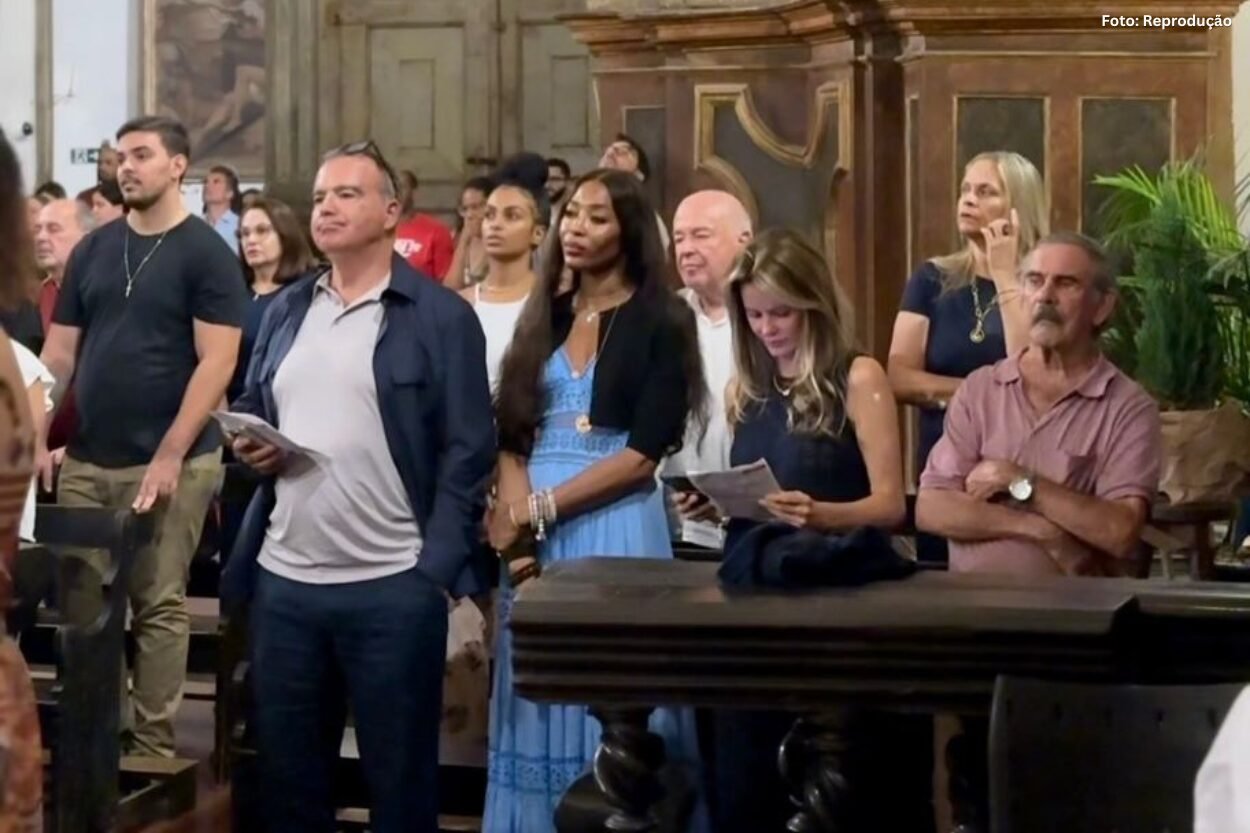 Celebridade internacional Naomi Campbell acompanha Missa de Natal em Ouro Preto