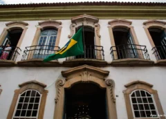 Casa dos Contos recebe lançamento do livro "Devoções Apropriadas"