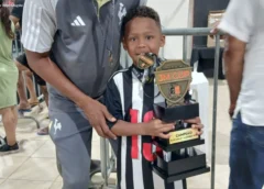 Família organiza rifa para apoiar atleta mirim destaque no Atlético-MG