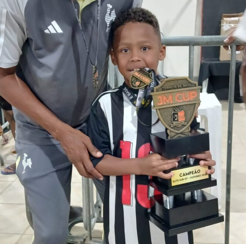Família organiza rifa para apoiar atleta mirim destaque no Atlético-MG