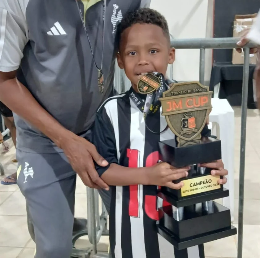 Família organiza rifa para apoiar atleta mirim destaque no Atlético-MG