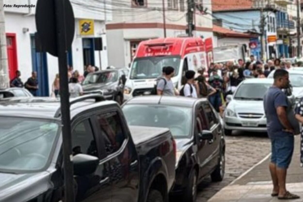 Moto da Polícia Municipal atropela mulher em Mariana