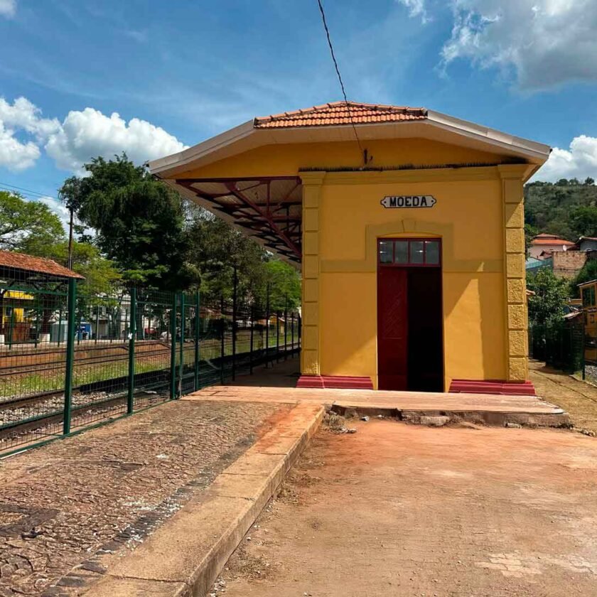 Prefeito de Moeda transfere temporariamente o gabinete para a Estação Ferroviária restaurada