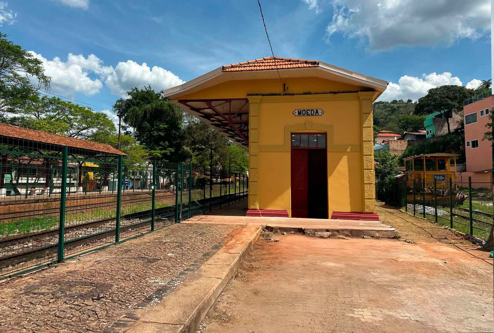 Prefeito de Moeda transfere temporariamente o gabinete para a Estação Ferroviária restaurada