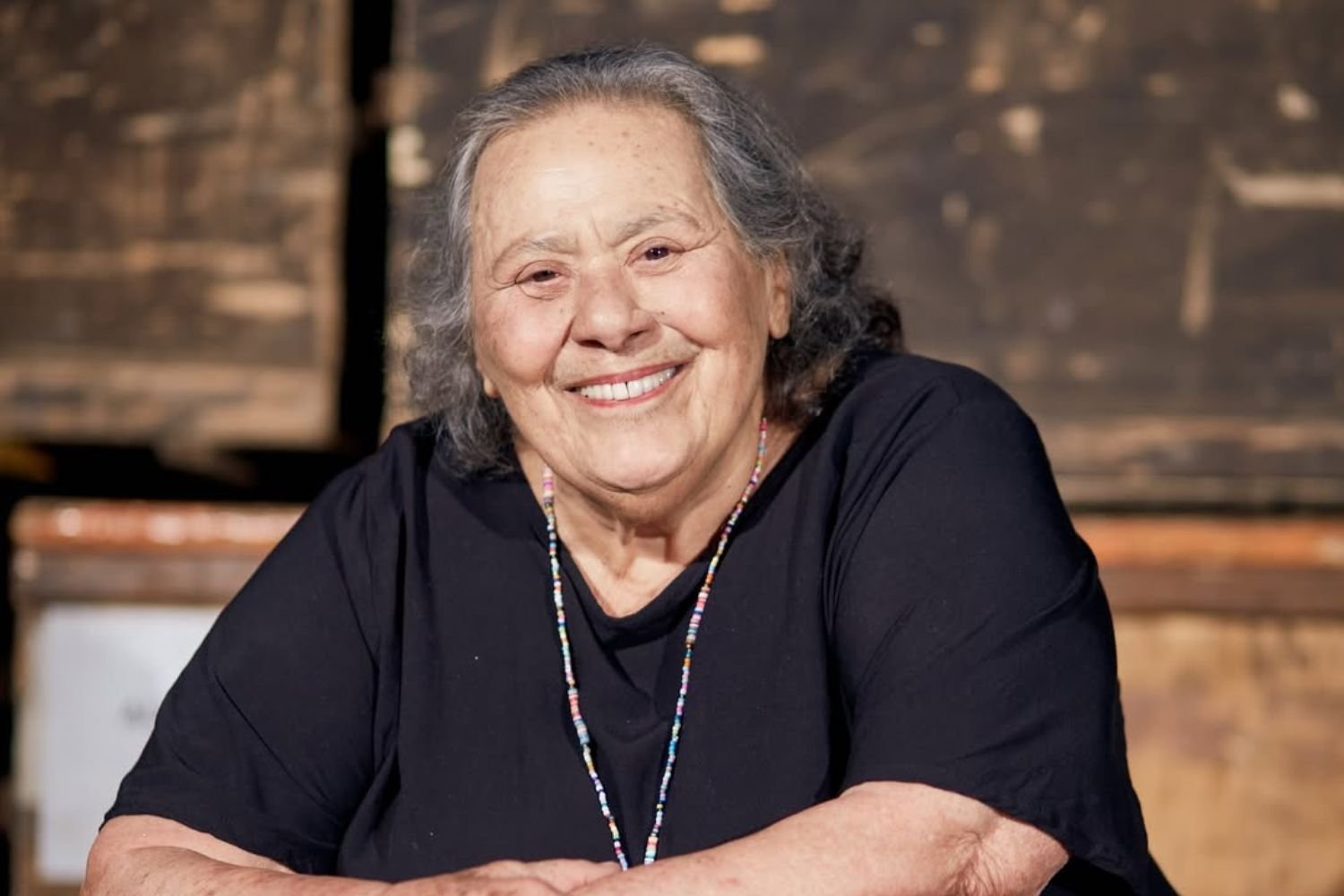 Morre Teuda Bara, atriz e fundadora do Grupo Galpão, aos 84 anos