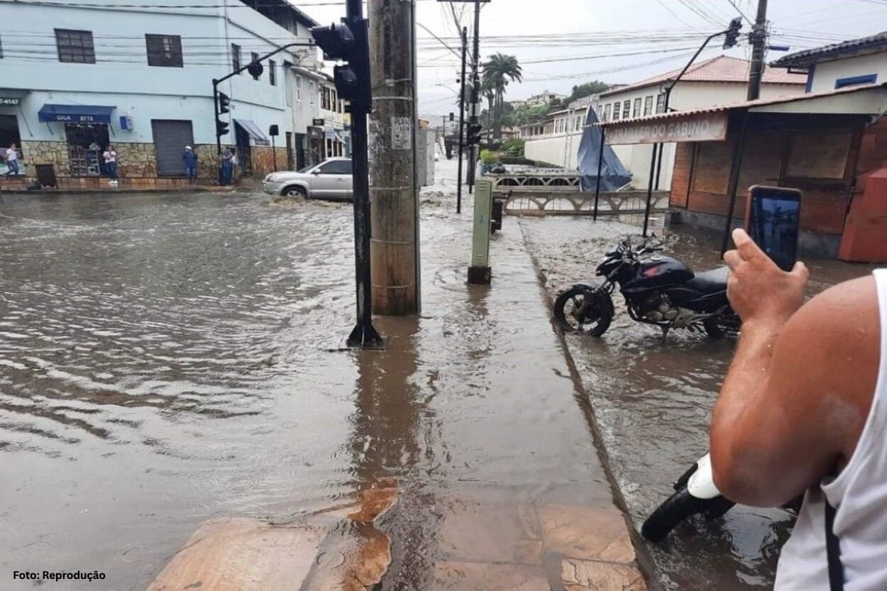 Defesa Civil emite alerta de chuvas intensas para Mariana nesta segunda-feira