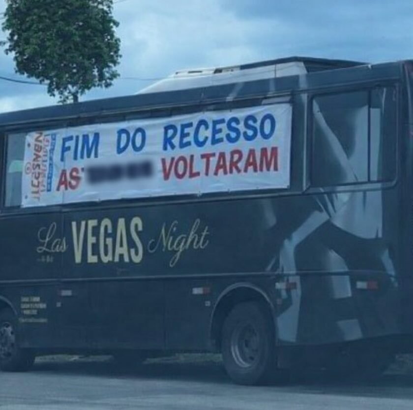 Ônibus do Las Vegas Night Club usa humor em anúncio de retorno