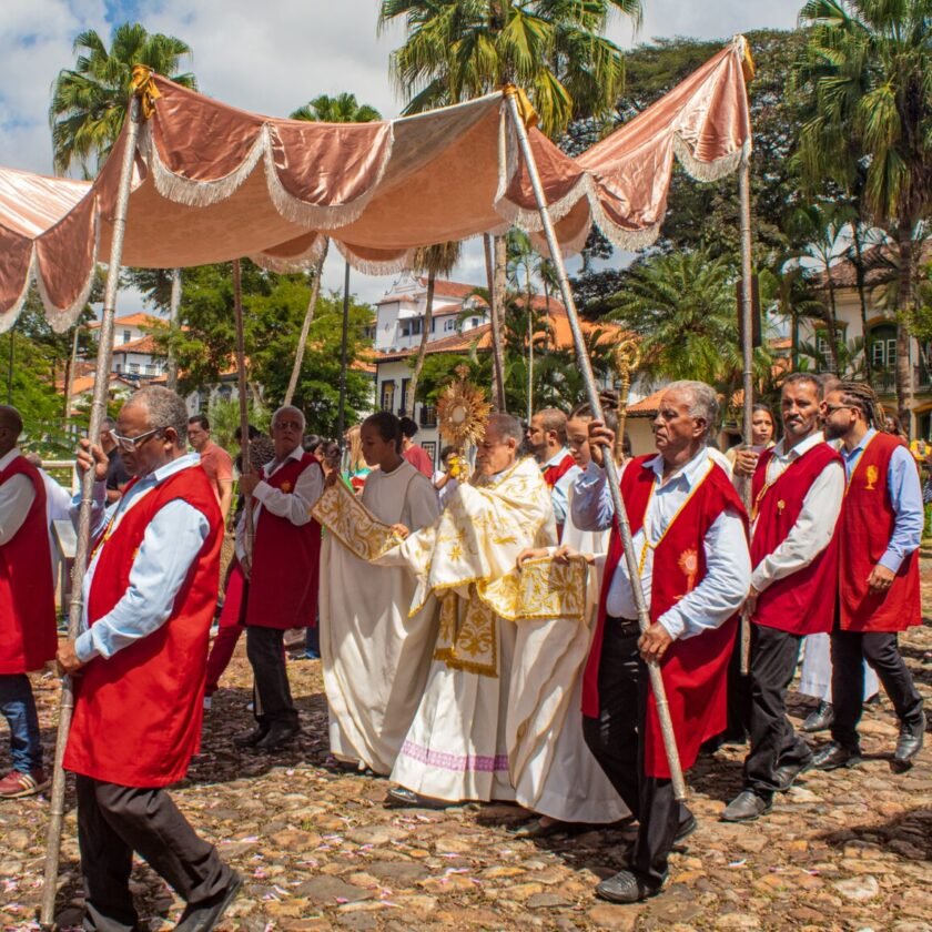 Mariana autoriza repasse de R$ 222 mil para Semana Santa e Corpus Christi