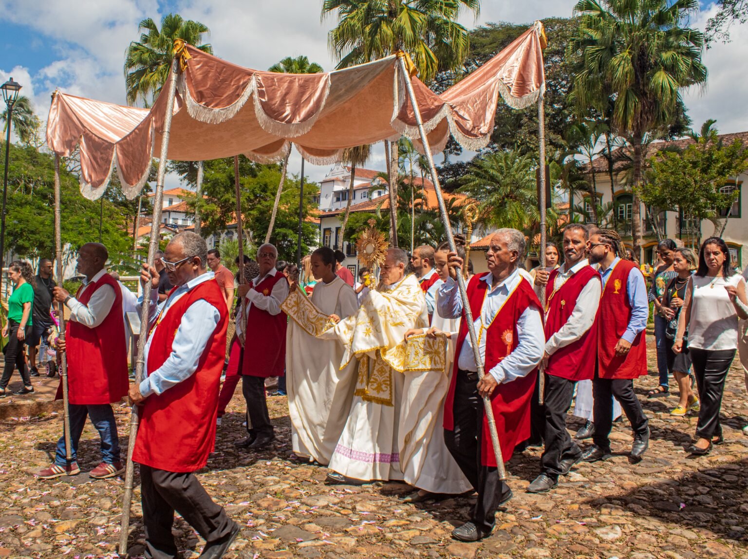 Mariana autoriza repasse de R$ 222 mil para Semana Santa e Corpus Christi