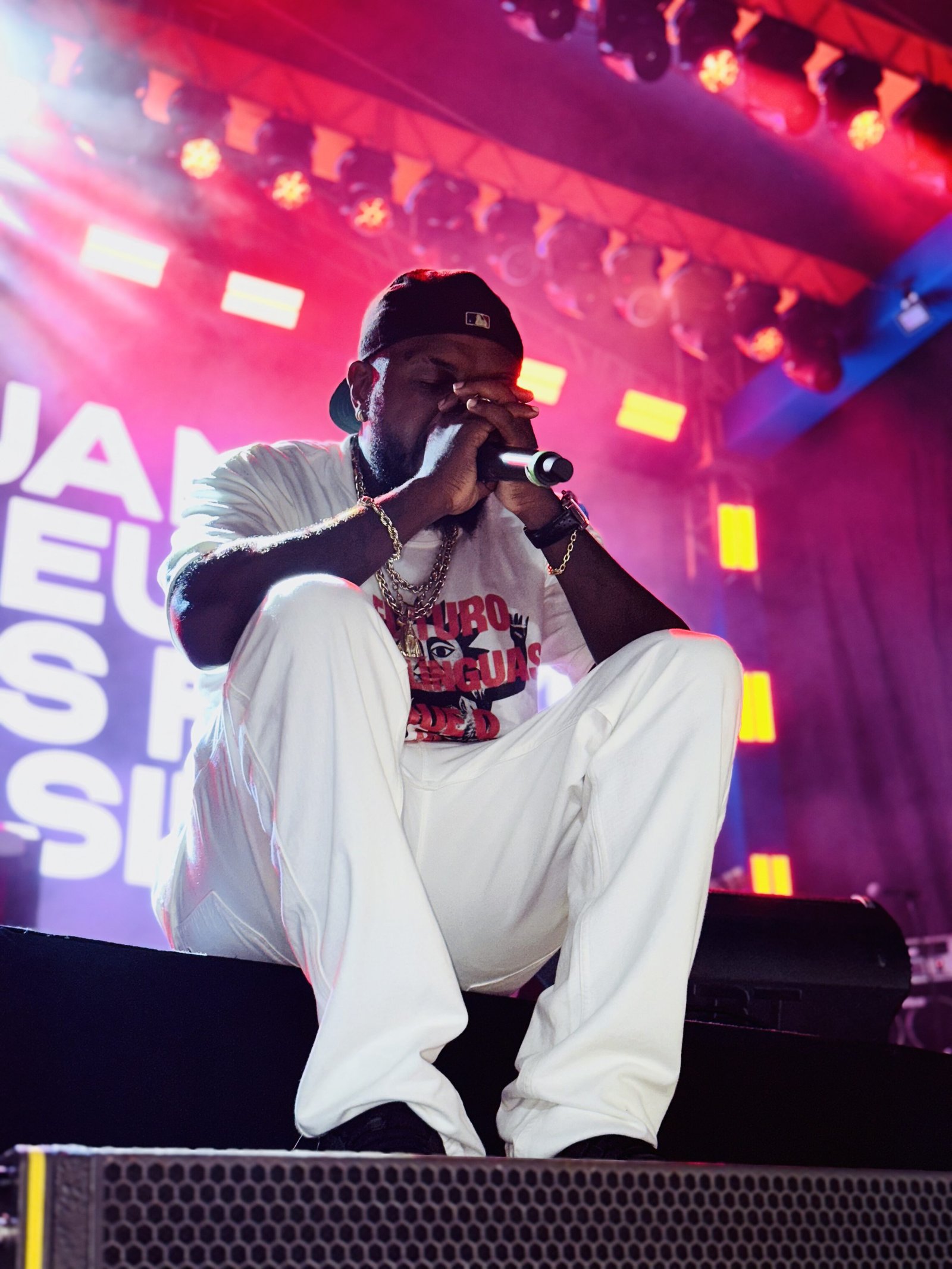 Djonga faz show histórico e lota o Largo do Cinema no Carnaval de Ouro Preto