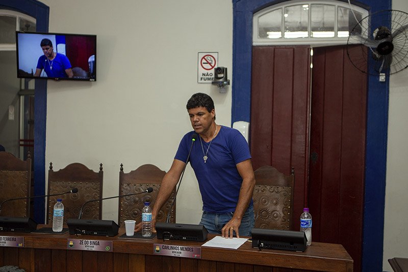 Vereador solicita reconstrução de muro que cedeu há mais de 10 anos em rua de acesso ao Horto dos Contos