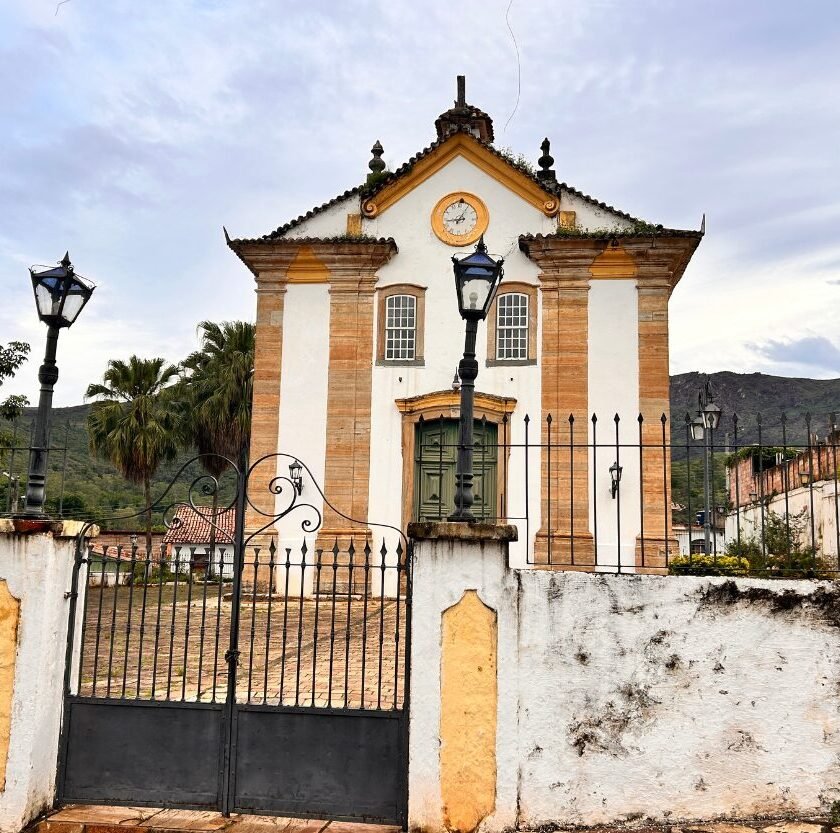 Igreja de Nossa Senhora da Glória aguarda recursos para restauração em Passagem de Mariana