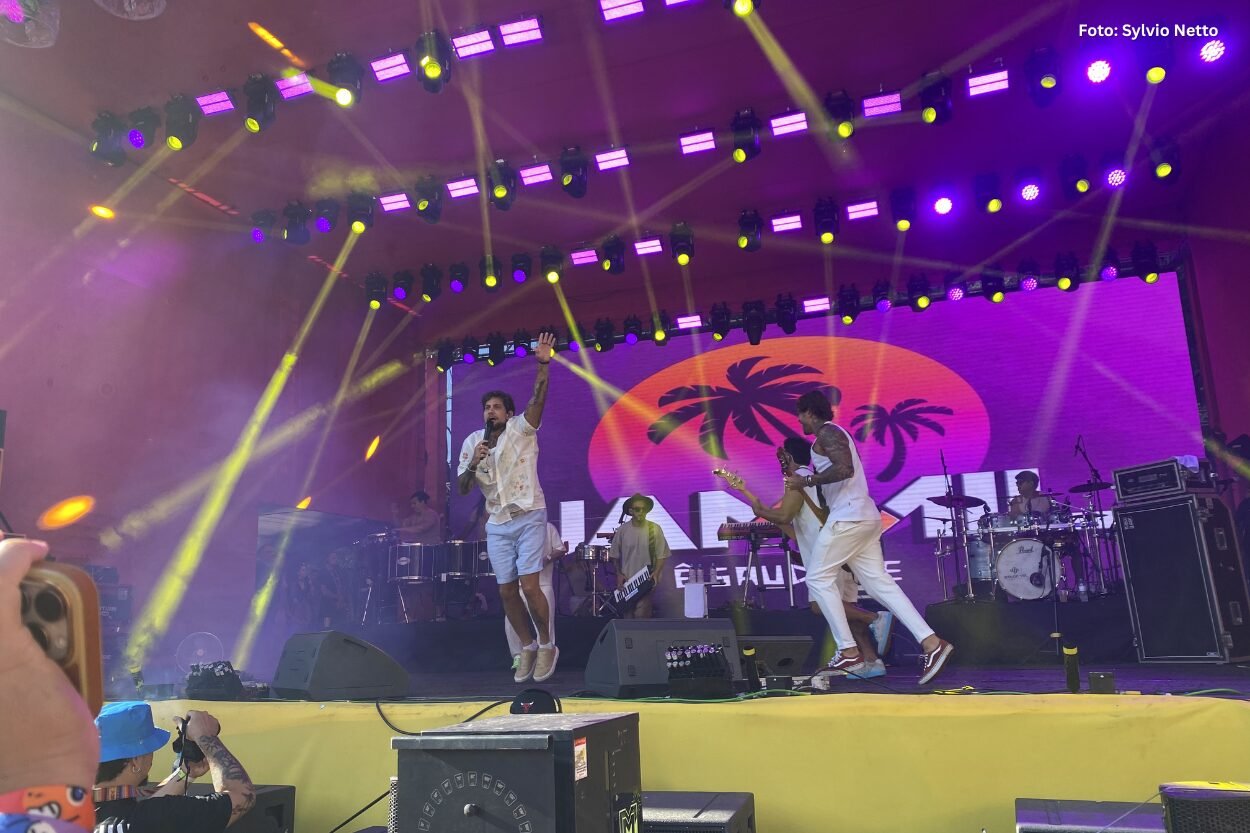 “Deu Praia”: Bloco da Praia reúne multidão e mantém tradição no Carnaval de Ouro Preto