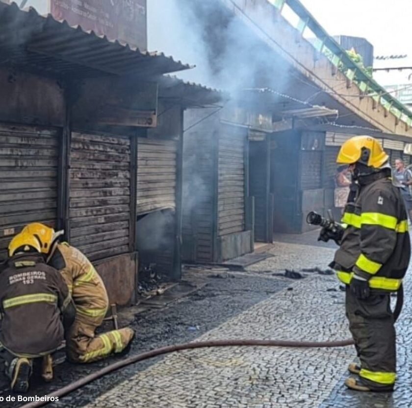 Incêndio atinge oito barracas de camelôs no Centro de Conselheiro Lafaiete