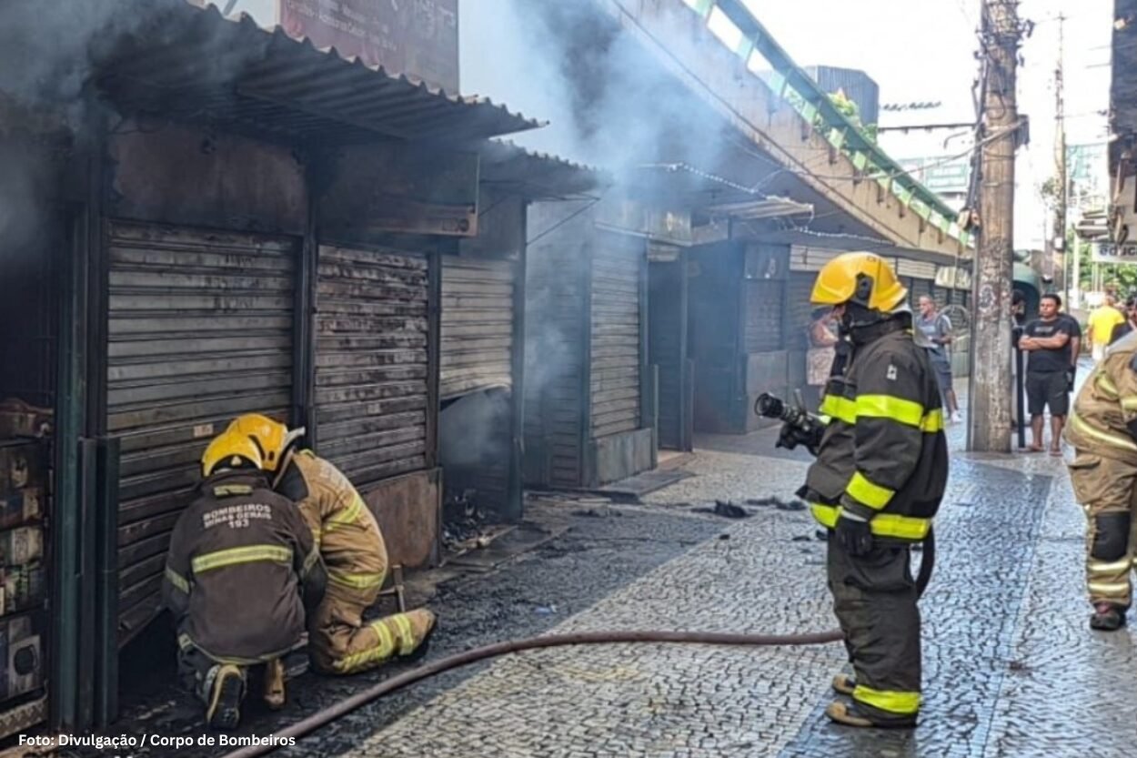 Incêndio atinge oito barracas de camelôs no Centro de Conselheiro Lafaiete