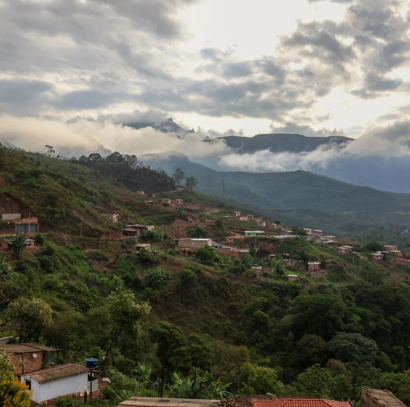 70% das ocupações irregulares da Serrinha estão em área de conservação em Mariana