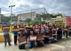 Secretaria de Educação entrega chromebooks e kits escolares em Lafaiete 