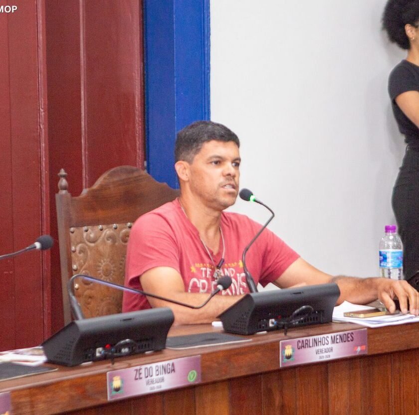 Carlinhos Mendes aprova pedido de abrigo em ponto de ônibus na Bauxita