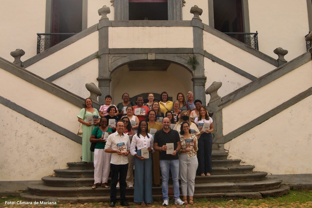 Emenda de R$ 52 mil leva livros sobre a história da Arquidiocese de Mariana às escolas