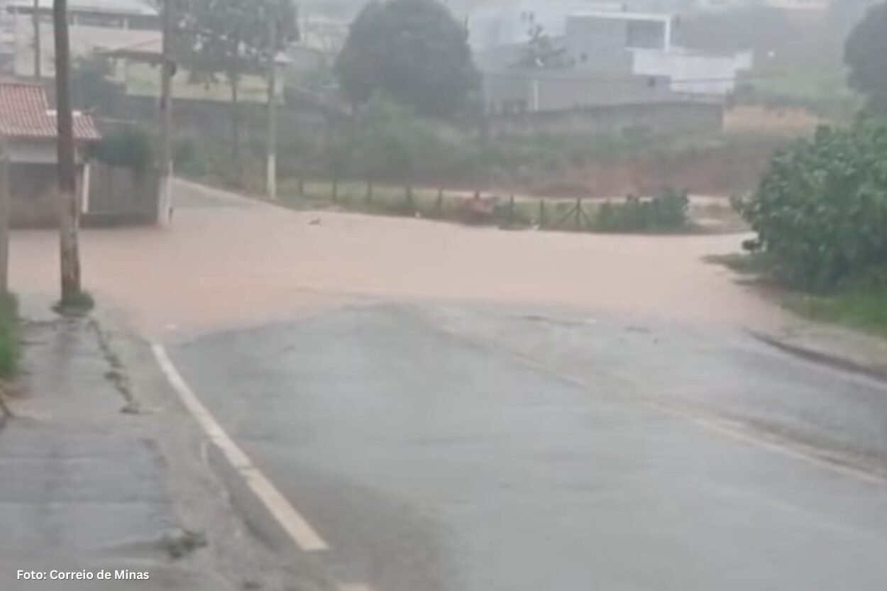 Chuva forte provoca alagamentos e derruba árvores em Ouro Branco