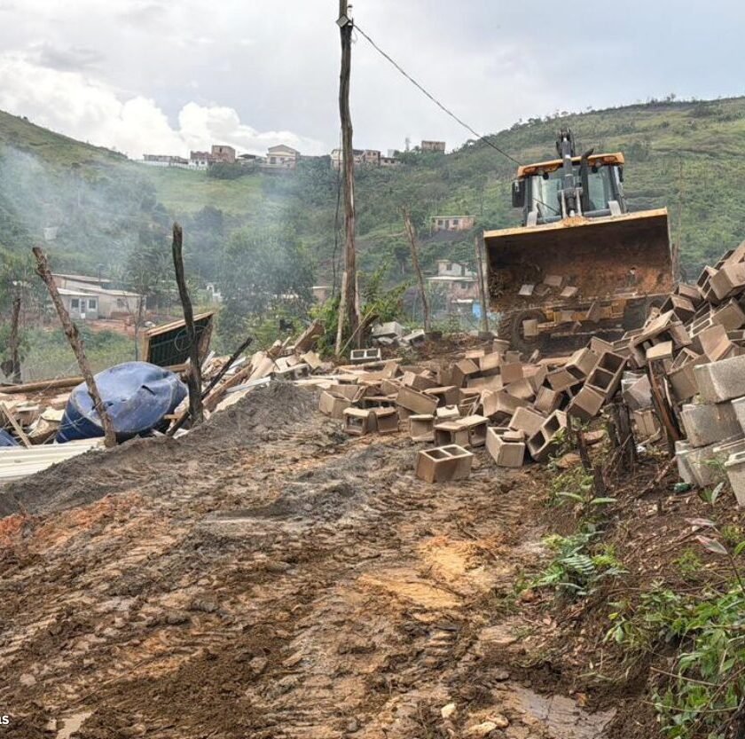 Prefeito explica demolição de construções em área pública no bairro São Cristóvão, em Mariana