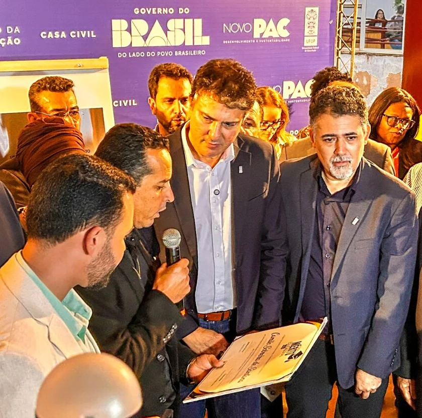 Ministro Camilo Santana recebe Mérito Educacional da Câmara de Ouro Preto