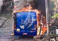 Ônibus pega fogo em rua do bairro Antônio Dias, em Ouro Preto