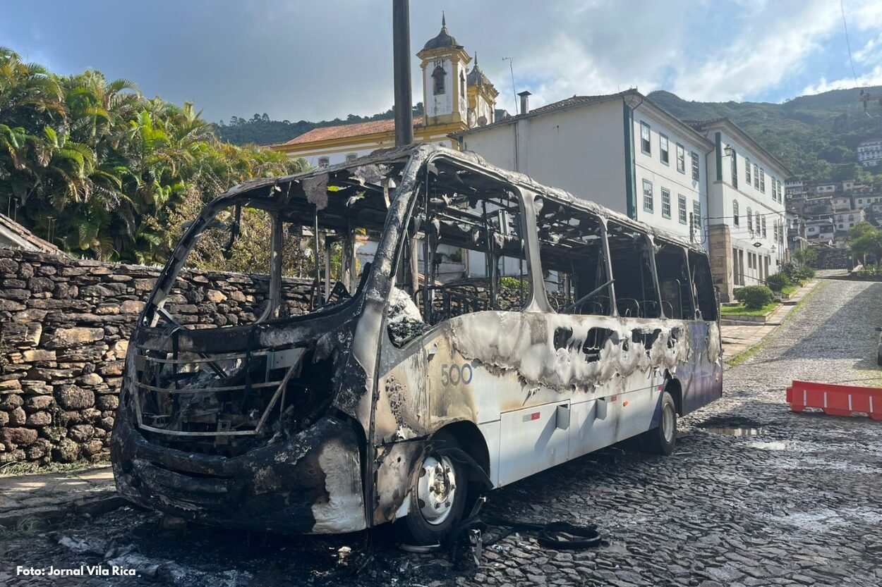 Ônibus lotado pega fogo em Ouro Preto: motorista explica como as chamas começaram