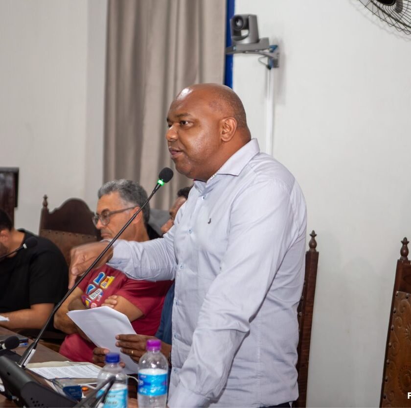 Alex Brito cobra manutenção de estruturas danificadas na rodoviária de Ouro Preto