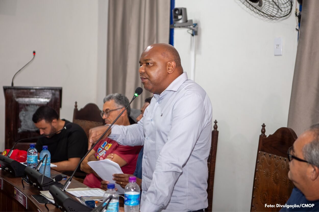 Alex Brito cobra manutenção de estruturas danificadas na rodoviária de Ouro Preto