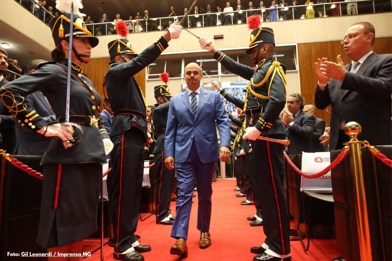 Minas Gerais tem novo governador: Mateus Simões assume após renúncia de Zema
