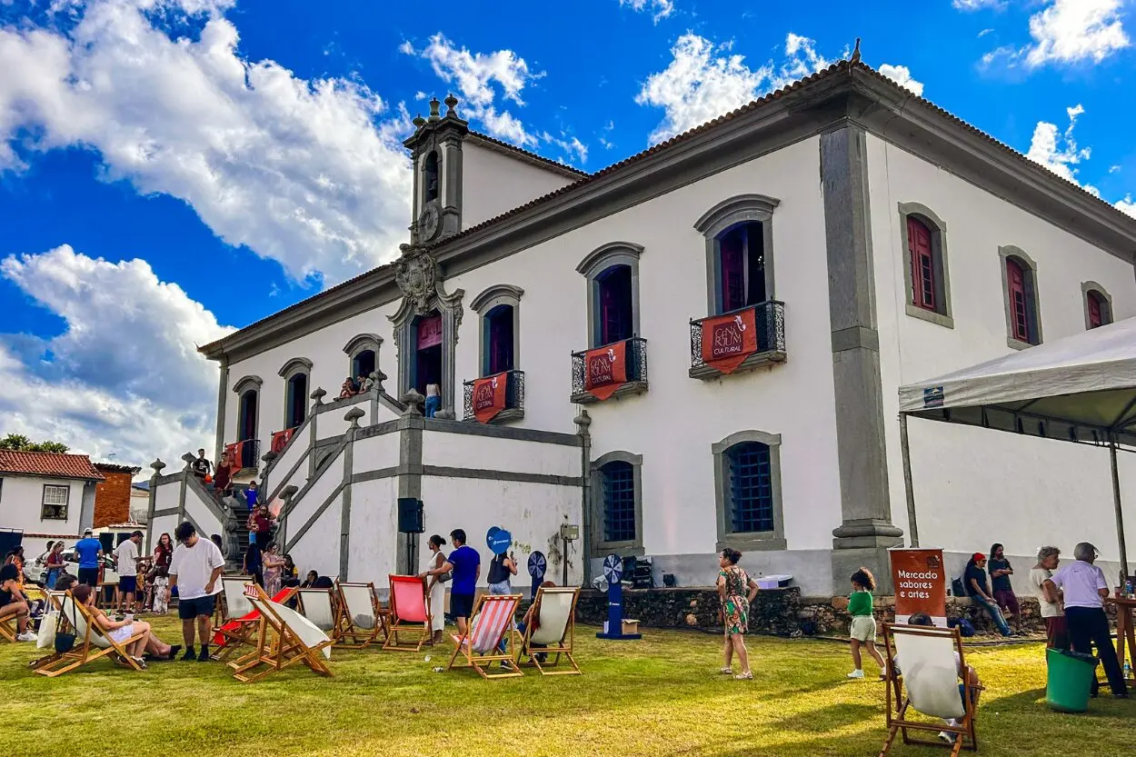 Evento cultural transforma arredores da Câmara de Mariana; veja como foi o Cenárium Cultural