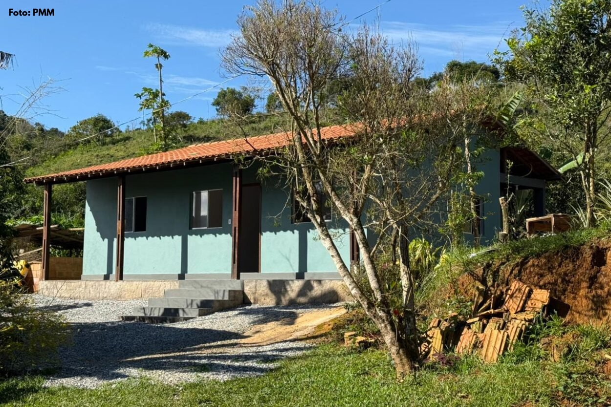 Prefeitura de Mariana entrega duas casas reformadas pelo programa Arrumando a Casa
