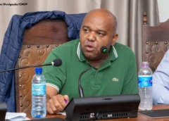 Sem reforma, escadarias viram risco e Alex Brito cobra explicações da Prefeitura de Ouro Preto