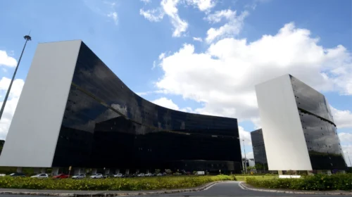 Saúde de Minas abre 380 vagas com salário de R$ 4,2 mil; prazo de inscrição entra na reta final